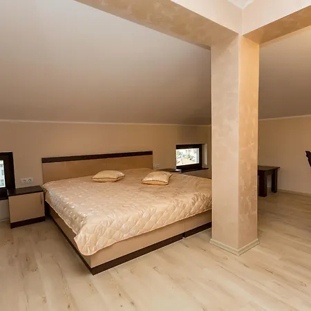 Kristal Hotel *