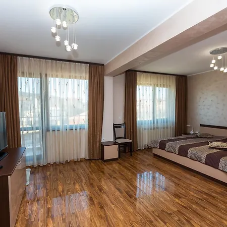 Отель Kristal Доспат